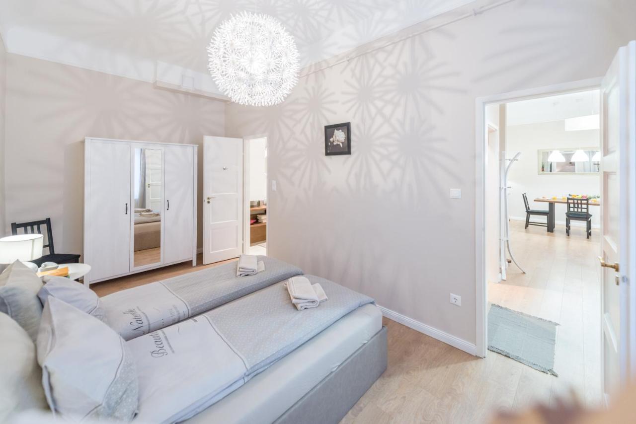 Downtown Heart 3 Bdr, 2 Bath, A/C Apartment Budapest Exterior photo