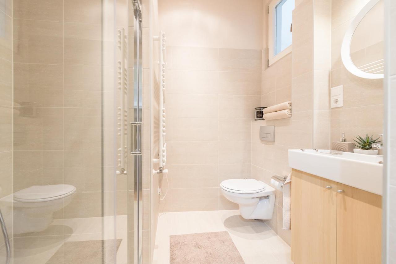 Downtown Heart 3 Bdr, 2 Bath, A/C Apartment Budapest Exterior photo